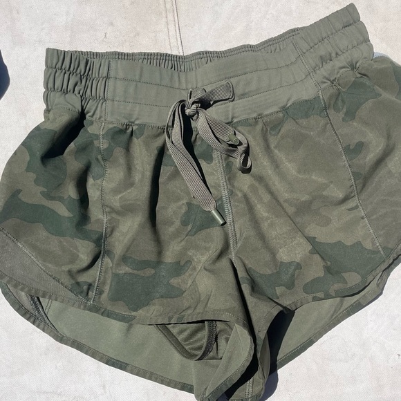 lululemon athletica Pants - Lululemon Green Camo Print Hottie Hot Shorts